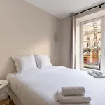 Modern Open-Air Apartment Near Montmartre